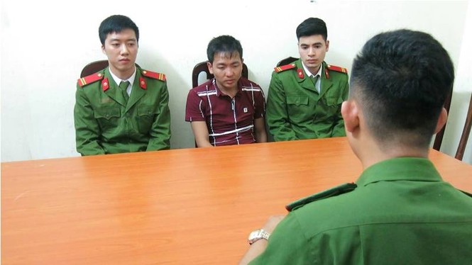 Thanh niên 20 tuổi vận chuyển hàng chục bánh heroin bằng xe khách - ảnh 4