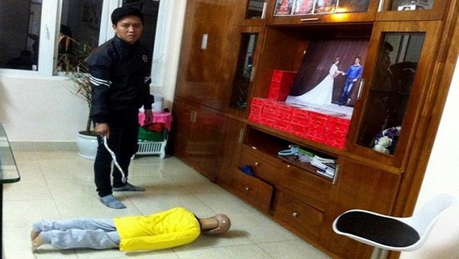 Bố và mẹ kế đánh con 10 tuổi gãy xương, rạn sọ sắp bị xét xử - ảnh 1