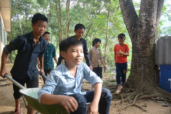 Ngắm trẻ em vùng cao trong đêm hội trăng rằm - ảnh 2