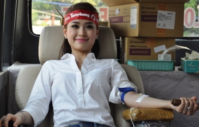 Á hậu Diễm Trang: Ủng hộ chương trình Chủ nhật Đỏ bằng cả trái tim - ảnh 2
