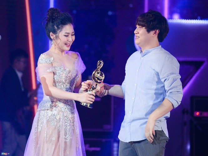Đại thắng với 'Em gái mưa', Hương Tràm mong U23 tiếp tục lập kỳ tích - ảnh 1