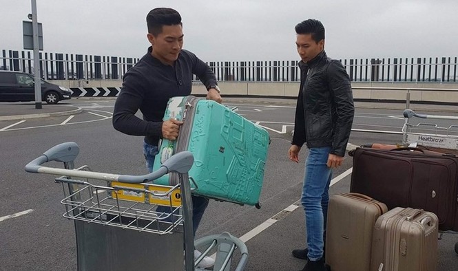Anh em Cơ - Nghiệp nghẹn ngào ôm vợ con khóc ở sân bay - ảnh 10