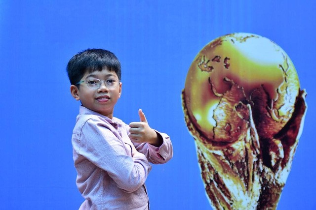 Cậu bé Việt ra sân ở trận chung kết World Cup 2018 - ảnh 1