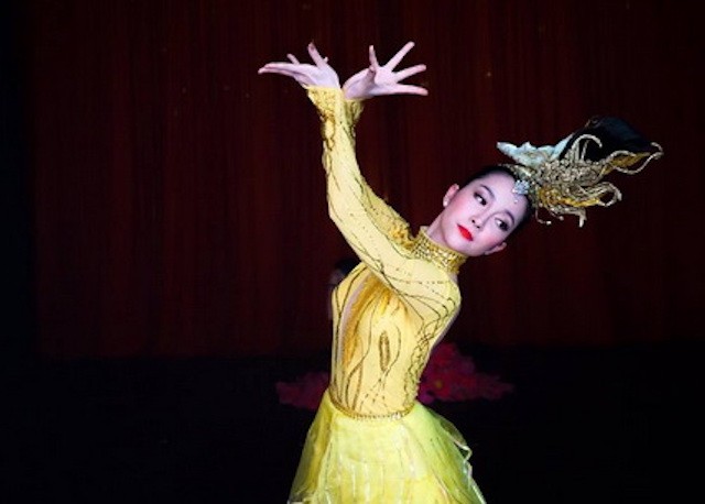 'Chim công' Linh Nga sẽ 'thi tài' cùng Hoa hậu Hoàn vũ Riyo Mori - ảnh 2