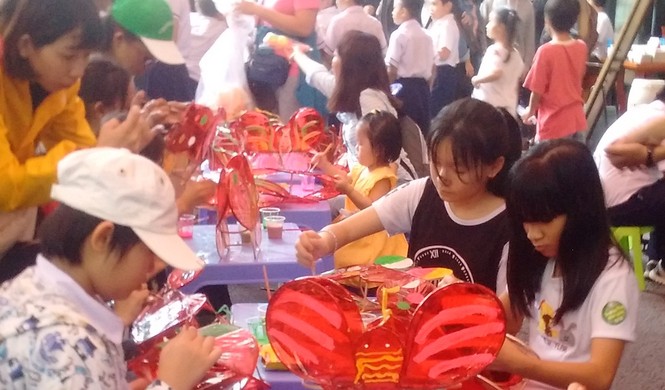 Hơn 800 trẻ Mái ấm, Nhà Tình thương vui chơi Trung thu tại Đường sách - ảnh 1