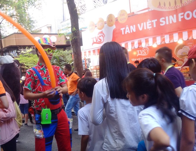 Hơn 800 trẻ Mái ấm, Nhà Tình thương vui chơi Trung thu tại Đường sách - ảnh 2
