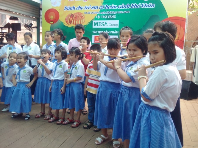 Hơn 800 trẻ Mái ấm, Nhà Tình thương vui chơi Trung thu tại Đường sách - ảnh 4