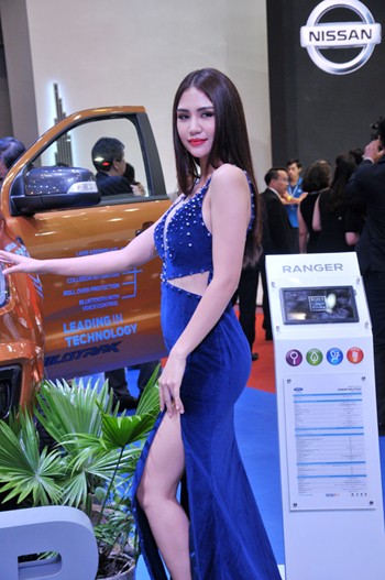 Dàn mẫu Việt đọ sắc cùng mẫu Tây tại VMS 2018 - ảnh 7