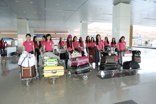 Hình ảnh chuyến bay đưa thí sinh Hoa hậu đến Phú Quốc - ảnh 11