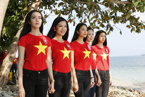 Thí sinh Hoa hậu háo hức quay MV giữa biển - ảnh 3