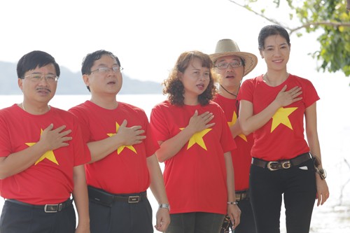 Thí sinh Hoa hậu háo hức quay MV giữa biển - ảnh 8