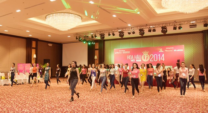 Thí sinh Hoa hậu bắt đầu luyện catwalk - ảnh 2