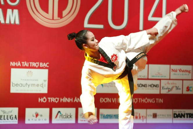 Cận cảnh buổi sơ loại thi tài năng Hoa hậu 2014 - ảnh 10