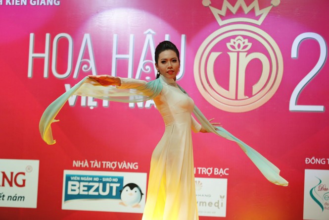 Cận cảnh buổi sơ loại thi tài năng Hoa hậu 2014 (tiếp) - ảnh 5