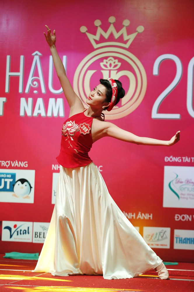 Cận cảnh buổi sơ loại thi tài năng Hoa hậu 2014 (tiếp) - ảnh 7