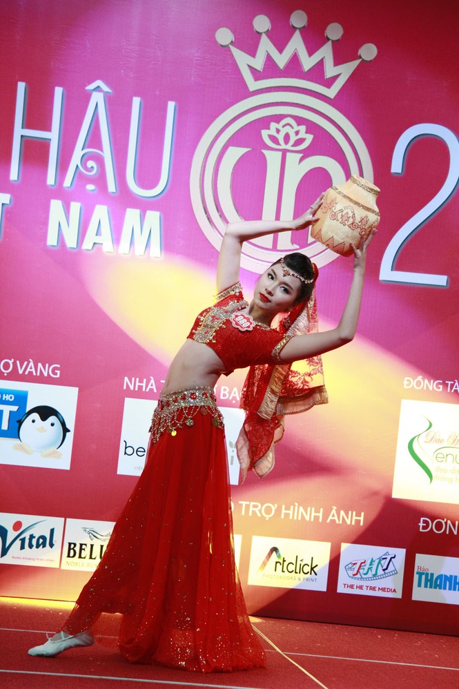 Cận cảnh buổi sơ loại thi tài năng Hoa hậu 2014 (tiếp) - ảnh 10