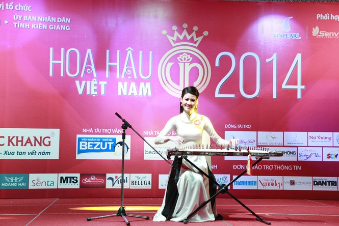 Cận cảnh buổi sơ loại thi tài năng Hoa hậu 2014 (tiếp) - ảnh 11