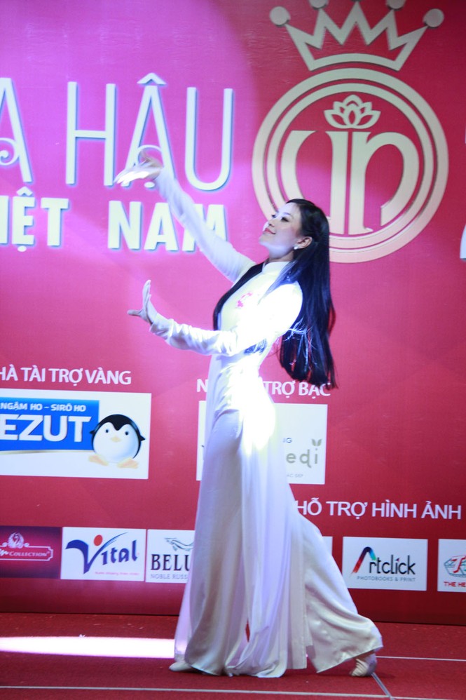 Cận cảnh buổi sơ loại thi tài năng Hoa hậu 2014 (tiếp) - ảnh 13