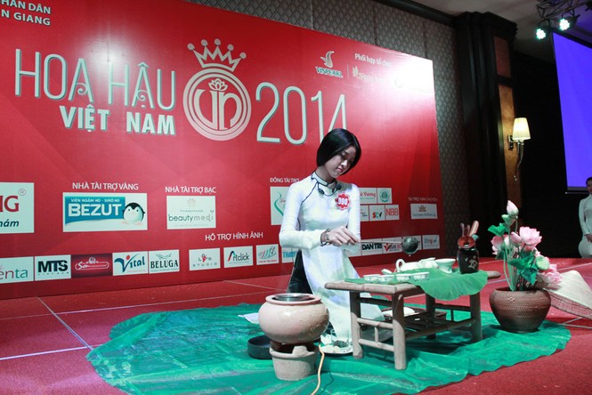 Cận cảnh buổi sơ loại thi tài năng Hoa hậu 2014 (tiếp) - ảnh 14