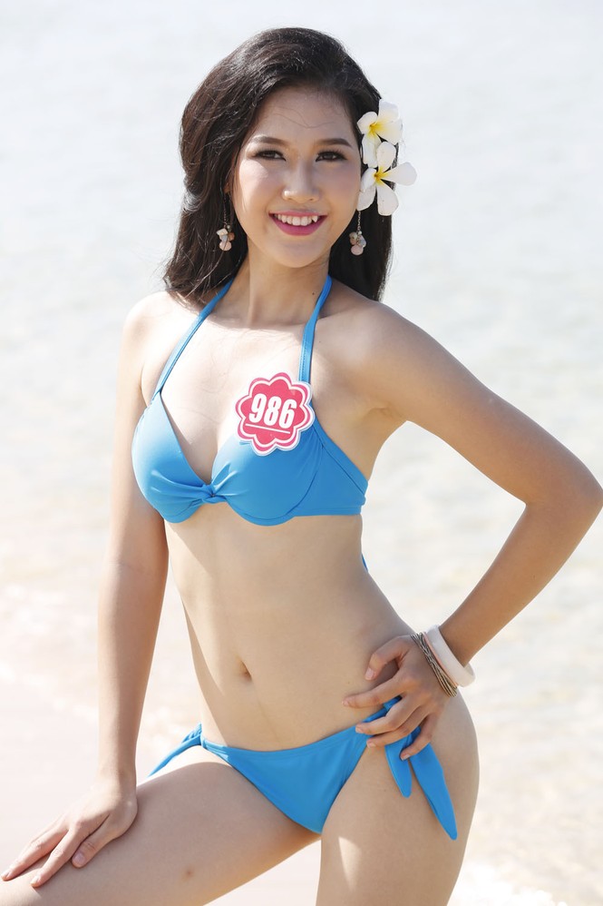 Người đẹp diện bikini bên biển xanh, nắng vàng - ảnh 17
