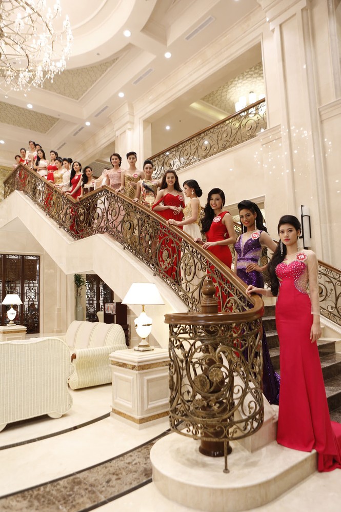 Thí sinh hoa hậu khoe sắc trong trang phục dạ hội - ảnh 2