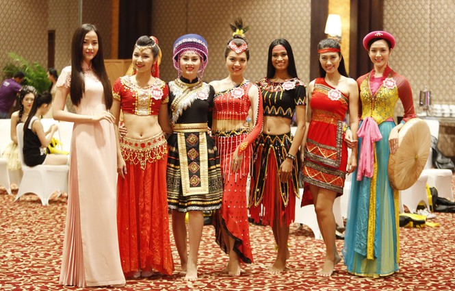 Cận cảnh buổi sơ loại thi tài năng Hoa hậu 2014 - ảnh 1