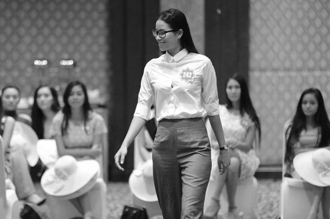 Thí sinh hoa hậu tập trình diễn thi Người đẹp Biển - ảnh 18