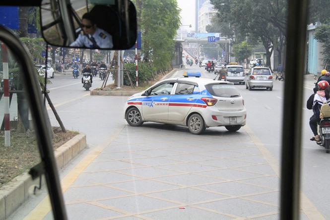 Người dân Hà Nội hào hứng trải nghiệm buýt nhanh BRT - ảnh 11