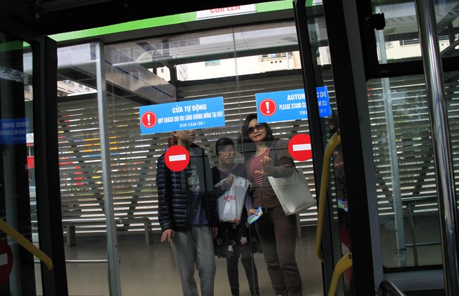 Người dân Hà Nội hào hứng trải nghiệm buýt nhanh BRT - ảnh 12