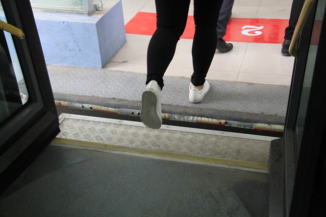 Người dân Hà Nội hào hứng trải nghiệm buýt nhanh BRT - ảnh 14