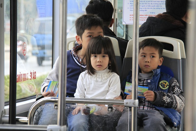 Người dân Hà Nội hào hứng trải nghiệm buýt nhanh BRT - ảnh 7
