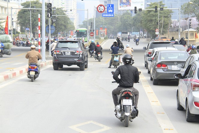 Người dân Hà Nội hào hứng trải nghiệm buýt nhanh BRT - ảnh 9