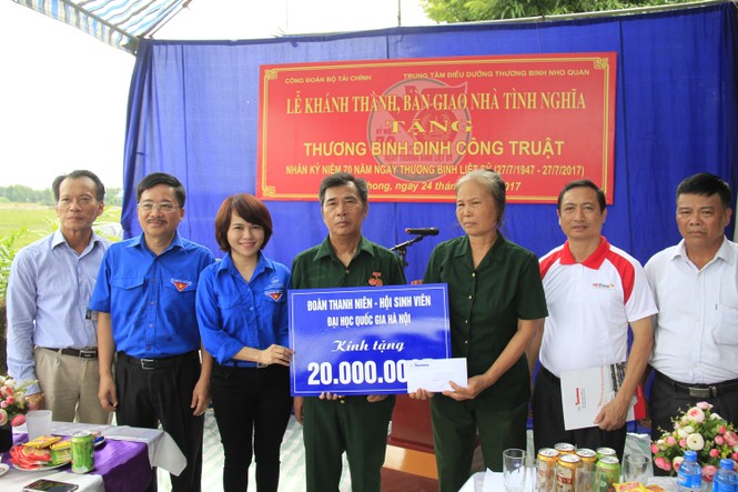 Báo Tiền Phong tặng quà 4 trung tâm điều dưỡng thương binh - ảnh 3