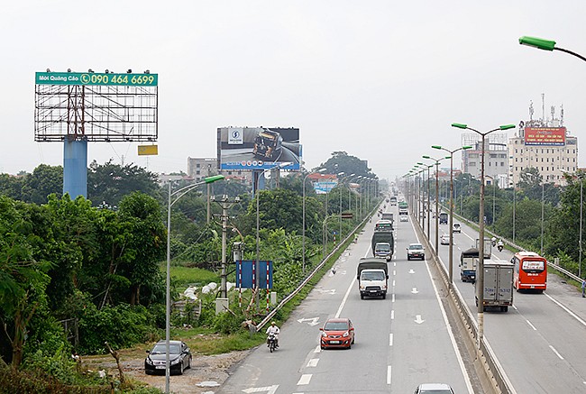 Biển quảng cáo tấm lớn: Siêu lợi nhuận và siêu... nhếch nhác - ảnh 8