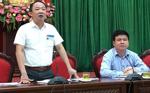Công an điều tra việc bao cao su nổi trắng góc hồ Tây - ảnh 1