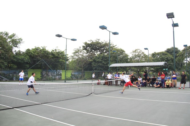 Sôi động giải tenis chào mừng 64 năm báo Tiền Phong ra số đầu tiên - ảnh 2