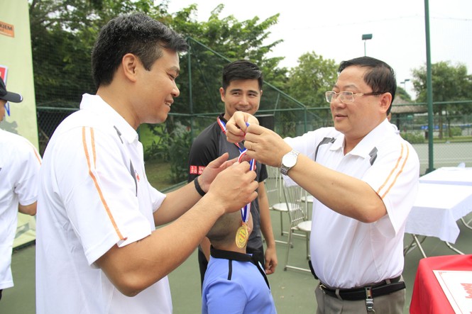 Sôi động giải tenis chào mừng 64 năm báo Tiền Phong ra số đầu tiên - ảnh 9