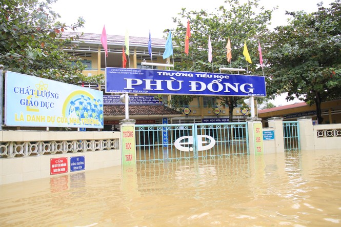 Cận cảnh nước lũ ngập phố cổ Hội An - ảnh 11