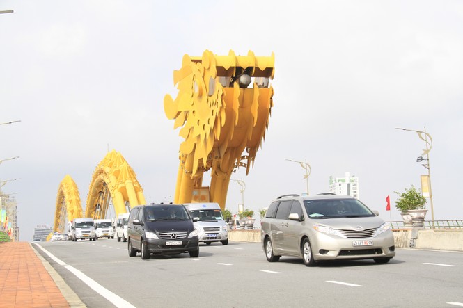 Siêu xe Tổng thống Nga, Mỹ cùng qua cầu Rồng Đà Nẵng - ảnh 6