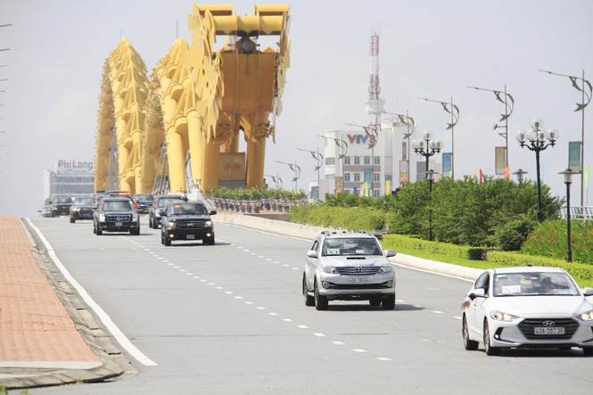 Siêu xe Tổng thống Nga, Mỹ cùng qua cầu Rồng Đà Nẵng - ảnh 7
