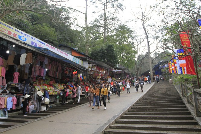 Chùa Hương thưa vắng du khách ngày khai hội - ảnh 5