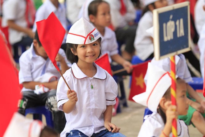 Học sinh vùng ngập Chương Mỹ vượt khó năm học mới - ảnh 5
