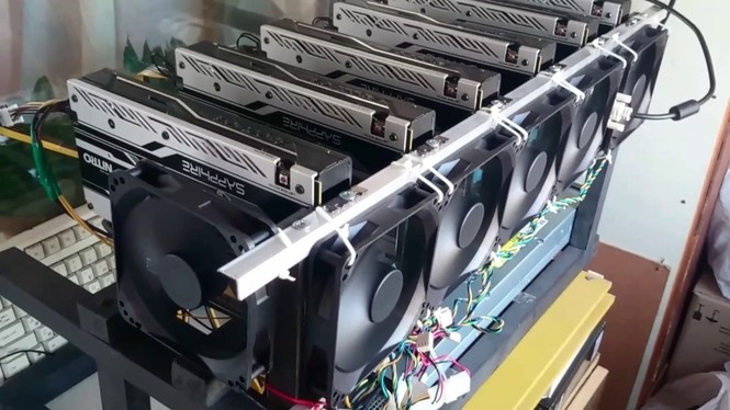 Thêm hàng ngàn máy đào Bitcoin nhập về TPHCM - ảnh 1