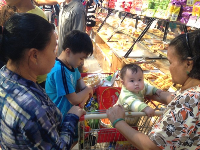 Siêu thị quá tải, người dân nhích từng cm chờ tính tiền - ảnh 14