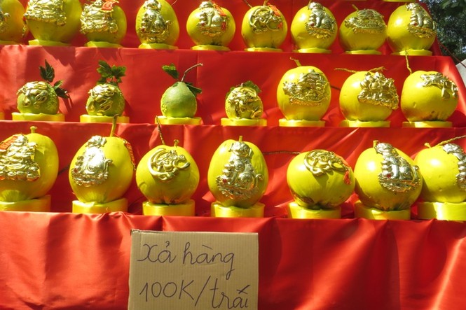 Lo bị 'ép rác', hoa tết xả hàng sớm ở Sài Gòn - ảnh 17