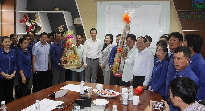 Lãnh đạo TPHCM thăm, chúc Tết công nhân Đa Phước - ảnh 4