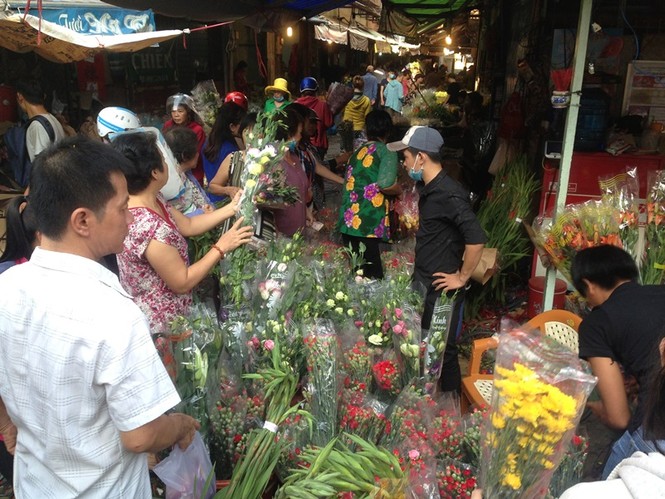 100.000 đồng/4 chậu hoa Tết ở Sài Gòn chiều cuối năm - ảnh 2