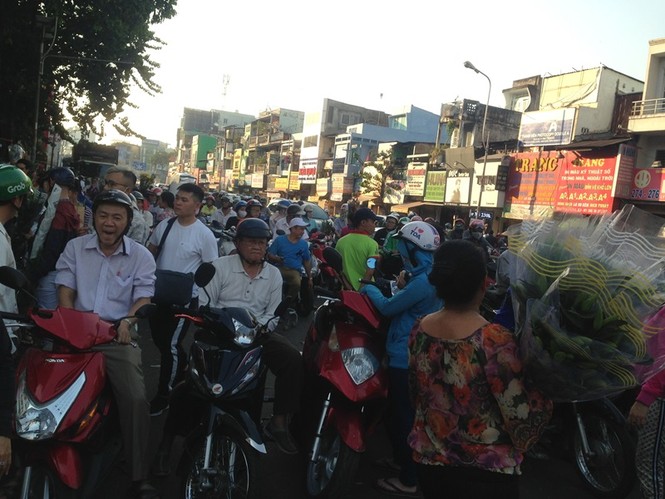 100.000 đồng/4 chậu hoa Tết ở Sài Gòn chiều cuối năm - ảnh 18