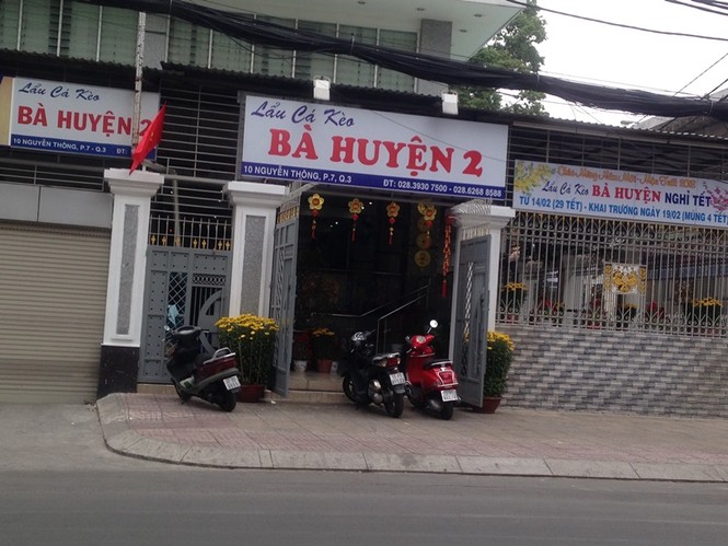 Quán sang đóng cửa, hàng vỉa hè ở Sài Gòn 'lên ngôi' - ảnh 1