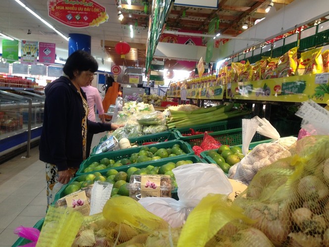 Giật mình rau xanh bán ở chợ lẻ Sài Gòn - ảnh 14